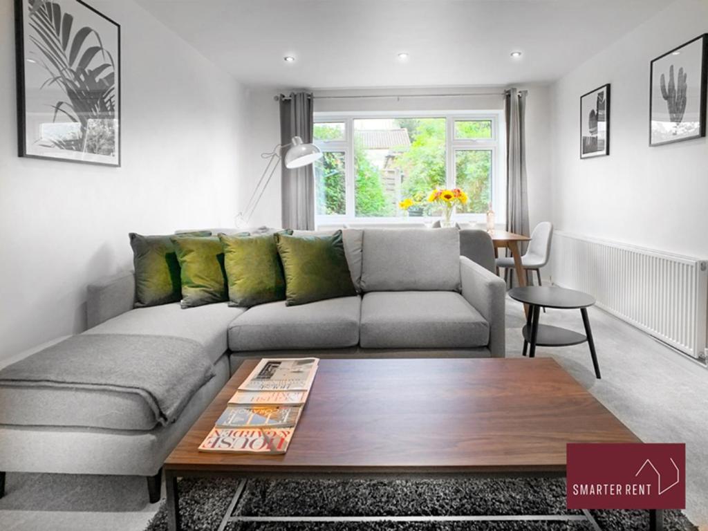 Sunninghill Village - 2 Bed - Parking And Garden Ascot  Exterior foto