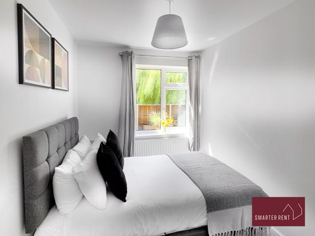 Sunninghill Village - 2 Bed - Parking And Garden Ascot  Exterior foto