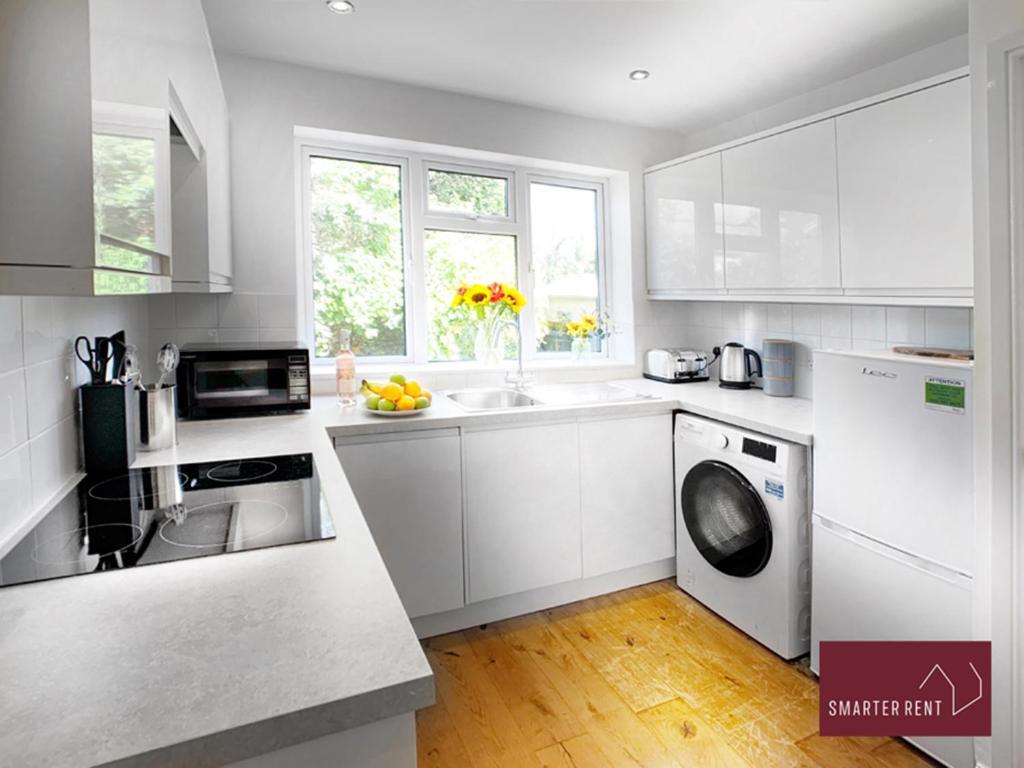 Sunninghill Village - 2 Bed - Parking And Garden Ascot  Exterior foto
